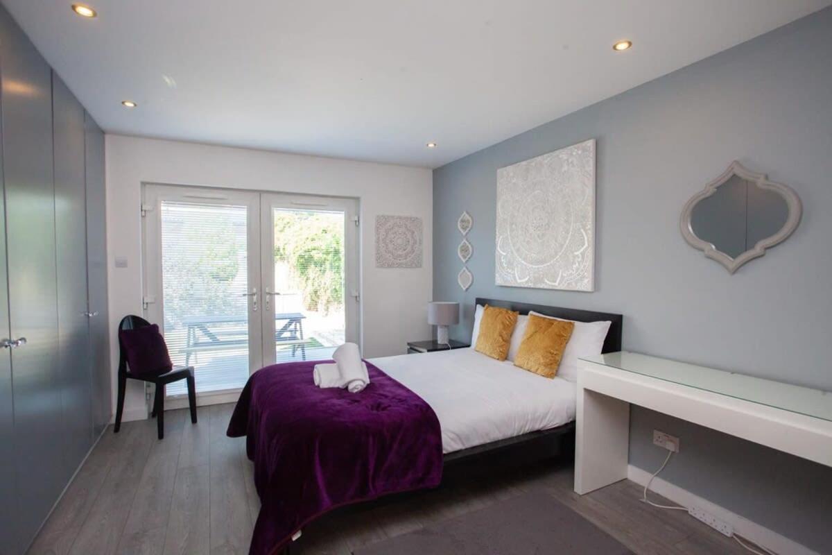 Southside Flat With Private Garden! Apartment